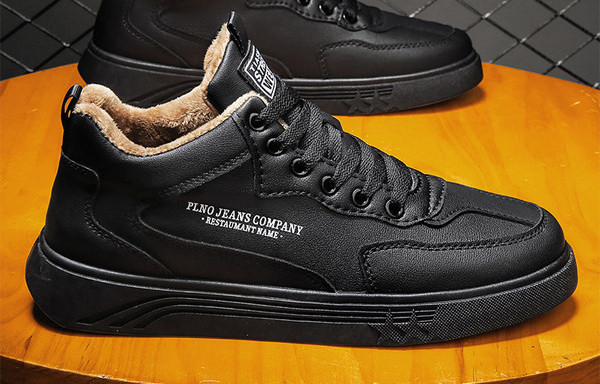 Ανδρικά sneakers με γράμματα και κορδόνια