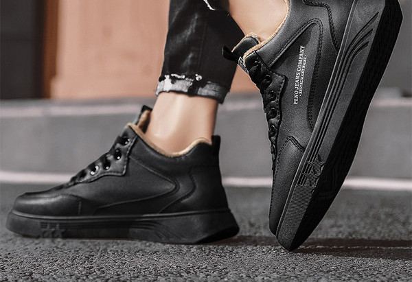 Ανδρικά sneakers με γράμματα και κορδόνια