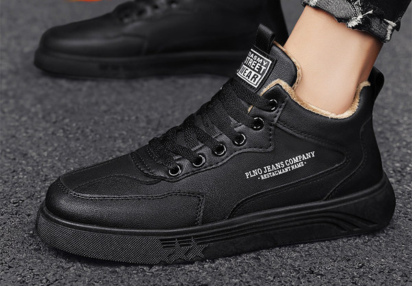 Ανδρικά sneakers με γράμματα και κορδόνια