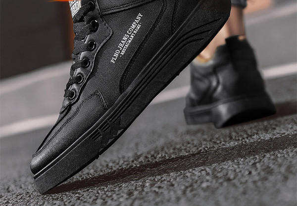 Ανδρικά sneakers με γράμματα και κορδόνια