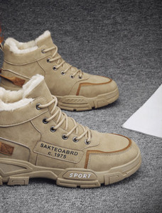 Αθλητικά παπούτσια για άνδρες με επιγραφή