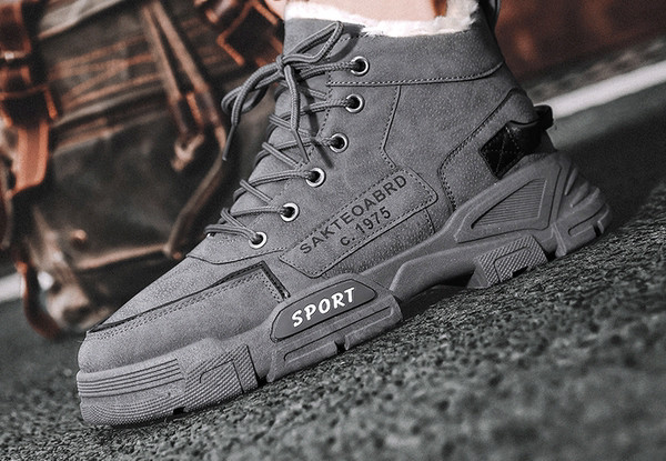 Αθλητικά παπούτσια για άνδρες με επιγραφή