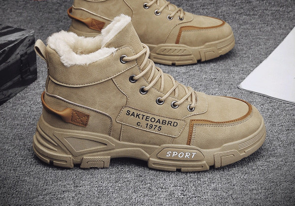 Αθλητικά παπούτσια για άνδρες με επιγραφή