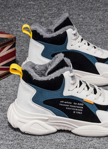 Ανδρικά αθλητικά παπούτσια με επιγραφή