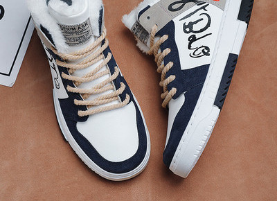 Ανδρικά παπούτσια με εσωτερική επένδυση και κορδόνια