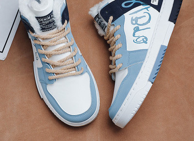 Ανδρικά παπούτσια με εσωτερική επένδυση και κορδόνια