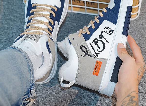 Ανδρικά παπούτσια με εσωτερική επένδυση και κορδόνια