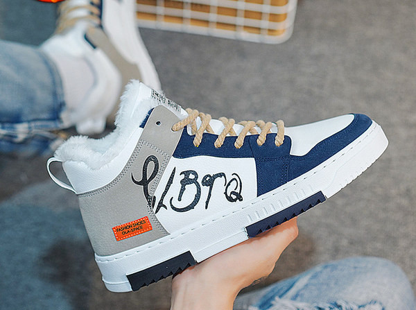 Ανδρικά παπούτσια με εσωτερική επένδυση και κορδόνια