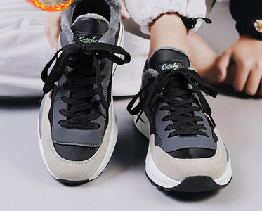 Ανδρικά χειμερινά αθλητικά παπούτσια με επιγραφή και ζεστή φόδρα