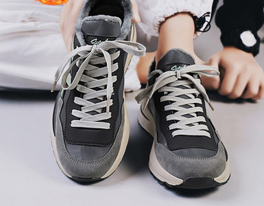 Ανδρικά χειμερινά αθλητικά παπούτσια με επιγραφή και ζεστή φόδρα