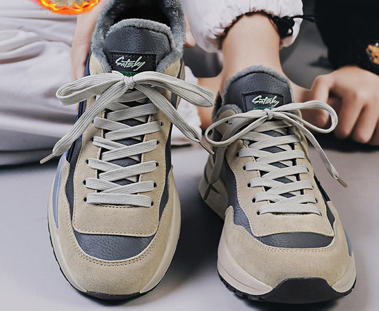 Ανδρικά χειμερινά αθλητικά παπούτσια με επιγραφή και ζεστή φόδρα