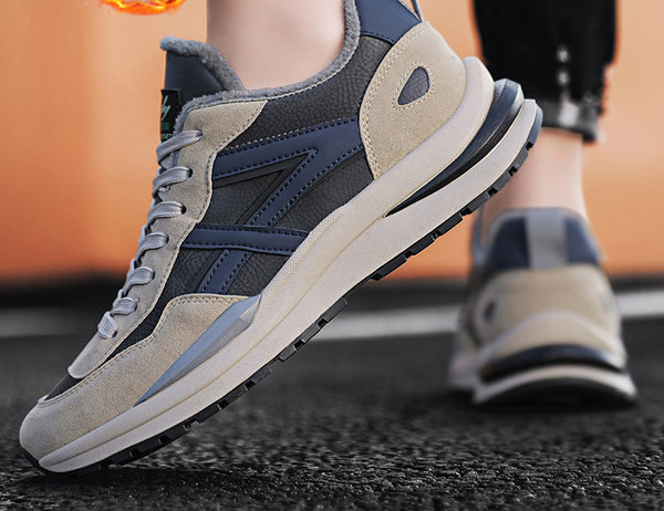 Ανδρικά χειμερινά αθλητικά παπούτσια με επιγραφή και ζεστή φόδρα