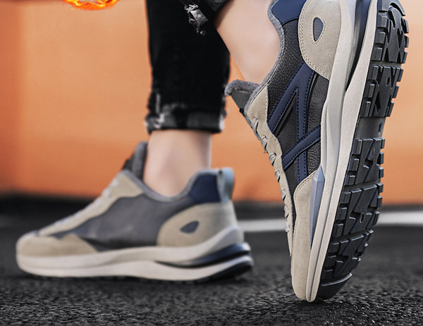 Ανδρικά χειμερινά αθλητικά παπούτσια με επιγραφή και ζεστή φόδρα