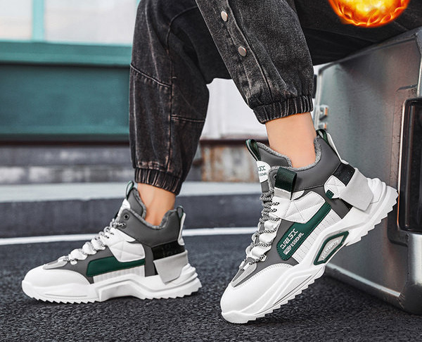 Podstavljene muške zimske čizme s vezicama