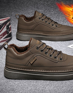 Ανδρικά χειμερινά παπούτσια με επίπεδη σόλα και επιγραφή - οικολογικό δέρμα