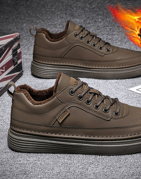 Ανδρικά χειμερινά παπούτσια με επίπεδη σόλα και επιγραφή - οικολογικό δέρμα