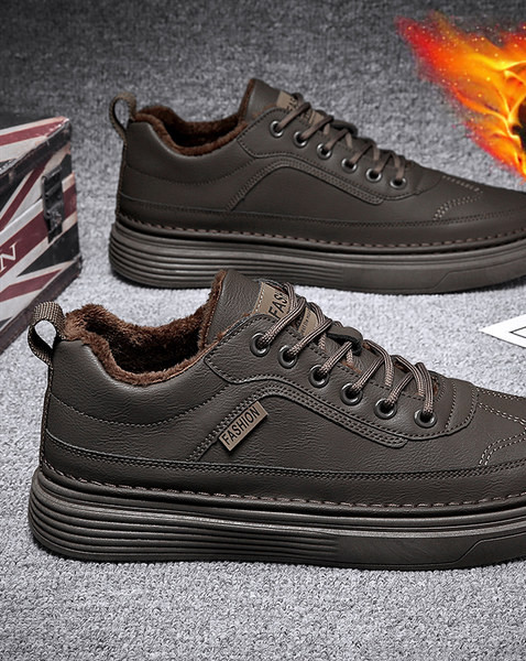 Ανδρικά χειμερινά παπούτσια με επίπεδη σόλα και επιγραφή - οικολογικό δέρμα