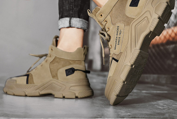 Vīriešu ziemas zābaki ar raupju zoli un oderi