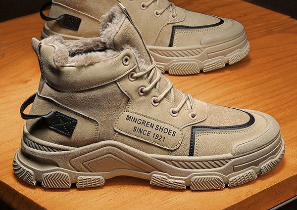 Vīriešu ziemas zābaki ar raupju zoli un oderi