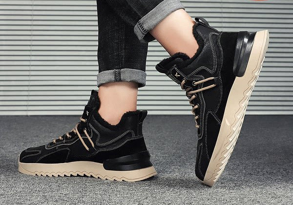 Ανδρικά sneakers με φόδρα και κορδόνια