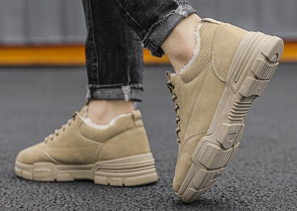 Vīriešu kedas ar dūnām un šņorēm