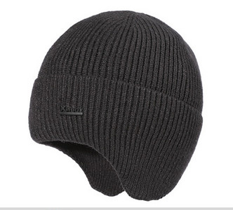 Meeste talvemüts mitmes värvitoonis kirjaga