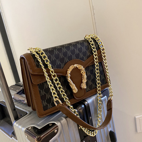 Jauna modeļa rokassomiņa ar metāla plecu ķēdi