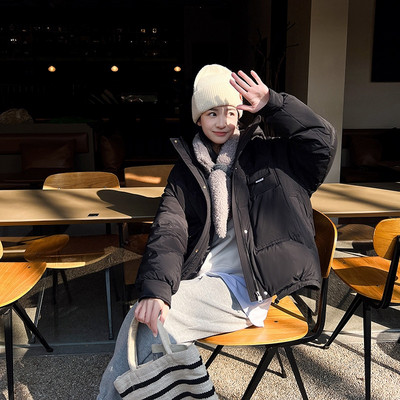 Νέα βαμβακερά ρούχα σε μεγάλο μέγεθος Γυναικεία κοντά ρούχα ψωμιού Χειμερινή μόδα Φαρδιά ζεστή κουκούλα μοντέρνο μπουφάν