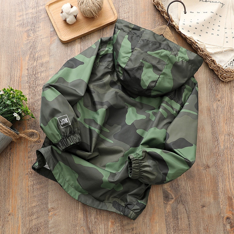 2020 Νέα Ανοιξιάτικα Παιδικά Μπουφάν Παλτό Νέα Μόδα Καμουφλάζ Χρώμα Έγχρωμο Φερμουάρ Αγόρια Μπουφάν με κουκούλα για Παιδικά Παλτό