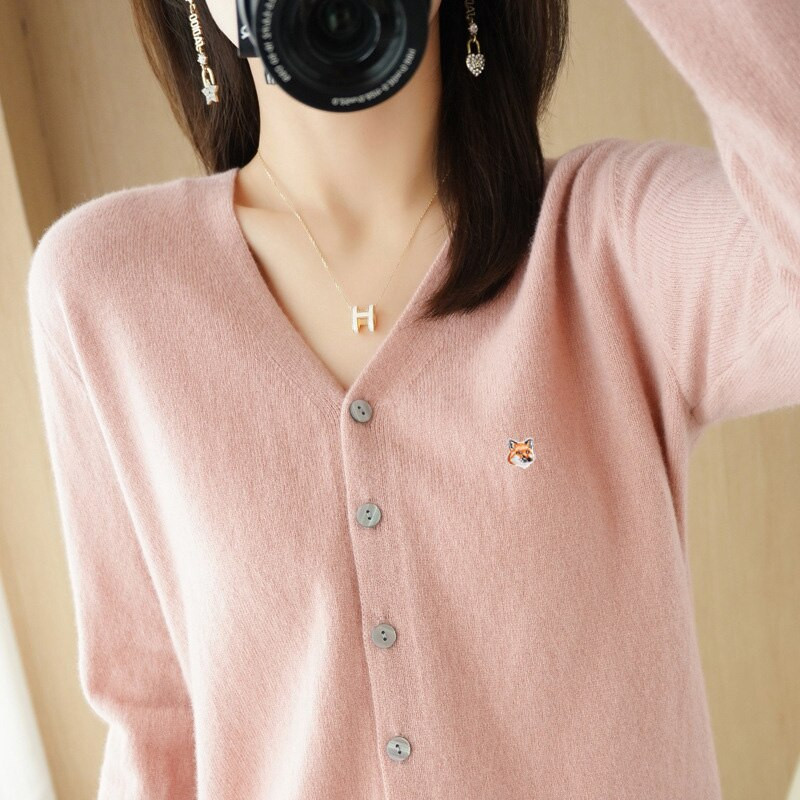 Sieviešu kašmira džemperis Luksusa zīmola Fox izšūšanas jaciņa 2022. gada jauna rudens ziemas modes džemperis ar V kakla izgriezumu, trikotāžas mētelis