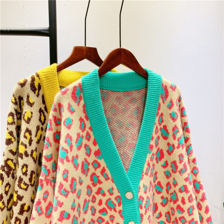 Sieviešu leoparda jaka ar garām piedurknēm rudens ziemas gadījuma V kakla vienrindas, brīva trikotāžas jaka Sieviešu džemperis virsdrēbju augšdaļa