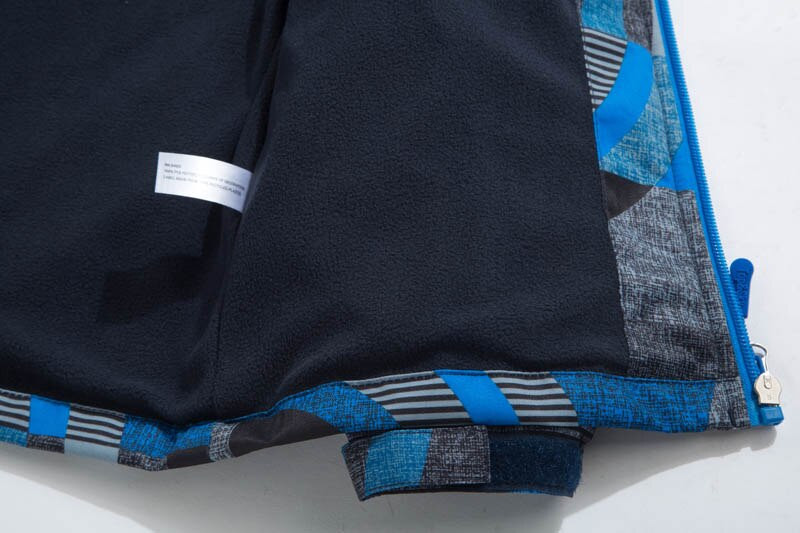 Puišu meiteņu jakas 2021. gada pavasara modes bērniem zēnu virsdrēbes Ūdensnecaurlaidīgas vēja necaurlaidīgas jakas ar kapuci bērnu polārvilnas mēteļiem