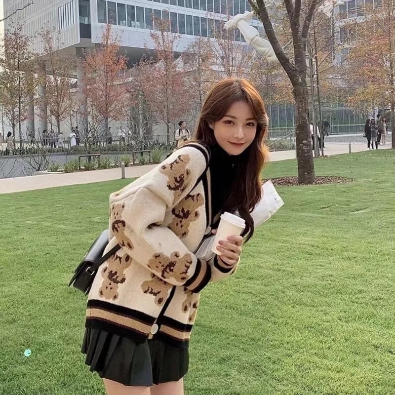 Božićni ženski džemper sa slatkim medvjedom 2021. Novi korejski trend kardigan džemper jakna za proljeće/jesen Ženski pleteni kaput