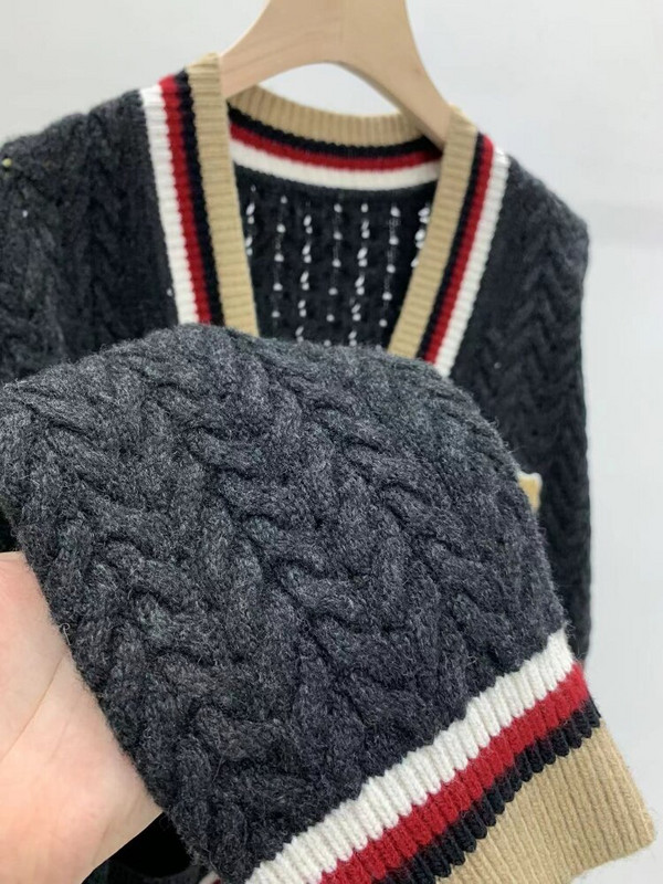 2022. gada jauns rudens ziemas raibs, krāsains burts, izšūts sieviešu ikdienas brīvs trikotāžas džemperis