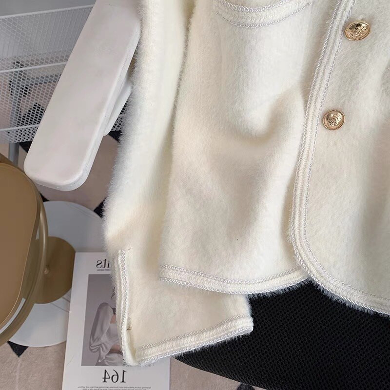 Pavasarinis švelnus minkštas, lipnus megztinis, žiemai skirtas klasikinio stiliaus auksinis sagtis, baltas audinės kailis, megztas moteriškas megztinis