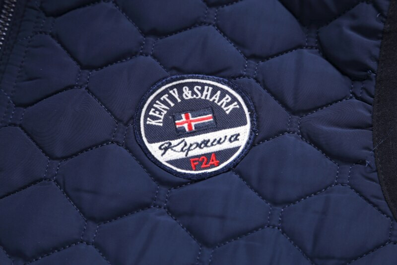 Kenty Shark zīmola vīriešu vestes uztur siltumu.