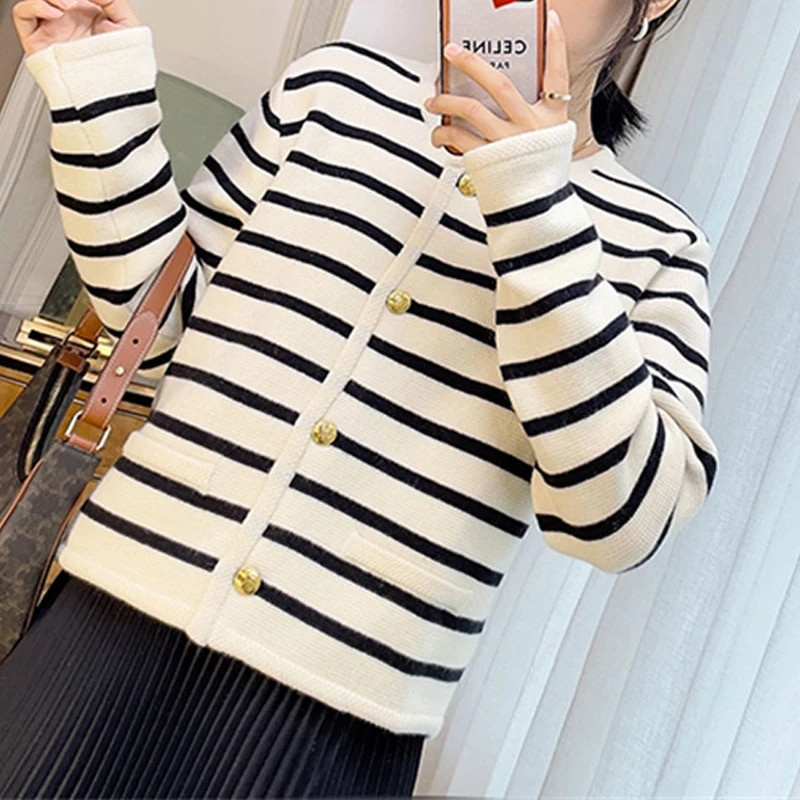 Λευκή μαύρη ριγέ κοντή ζακέτα Γυναικεία κορεατική μόδα πουλόβερ Κομψό μακρυμάνικο τοπ 2022 Άνοιξη ζακέτα γυναικών traf