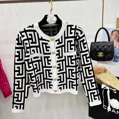 Jauns rudens burtu žakarda trikotāžas jaciņa džemperis sievietēm zelta pogas Ielu apģērbs Vintage Slim jaka ar garām piedurknēm O veida kakla augšējos mēteļus