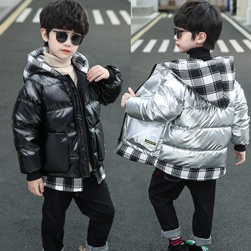 Liela izmēra režģa dizains Ziemas zēnu jaka, noturīga pret traipiem, spilgta virsma, bieza, saglabā siltumu bērnu virsdrēbes ar kapuci