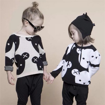 Νέο 2022 Βρεφικά αγόρια κοριτσίστικα ρούχα Χαριτωμένα κινούμενα σχέδια βαμβακερό πλέξιμο μόδας Παιδικό μαύρο λευκό αρκουδάκι Πουλόβερ αγόρια ζακέτα Παιδικό παλτό