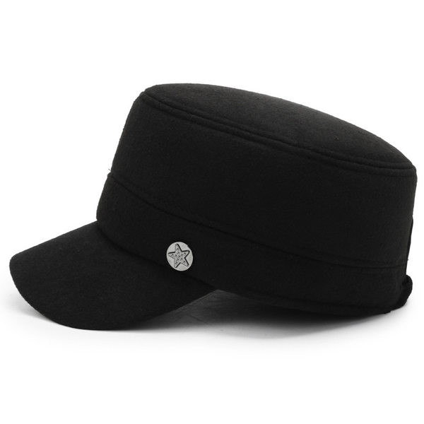 Jauna modeļa cepure ar vizieri un metāla elementu vīriešiem