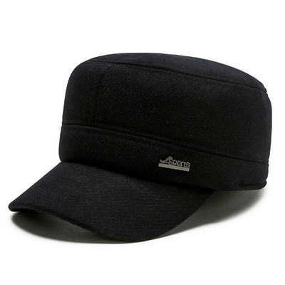 Vīriešu ikdienas cepure ar vizieri un metāla elementu