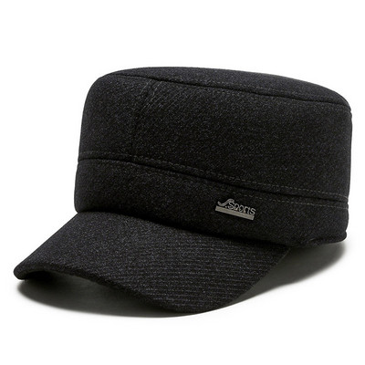 Vīriešu ikdienas cepure ar vizieri un metāla elementu