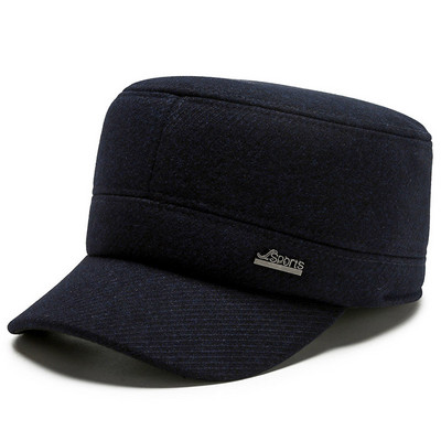 Vīriešu ikdienas cepure ar vizieri un metāla elementu