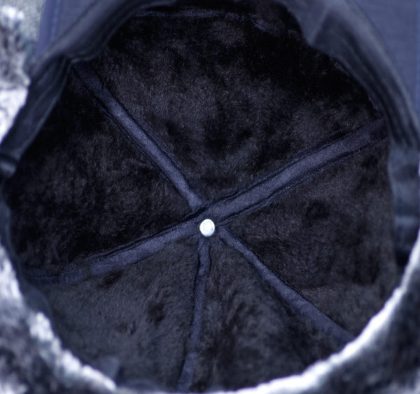 Vīriešu moderna ziemas cepure ar vizieri