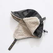 Ανδρικό χειμωνιάτικο καπέλο με ζεστή φόδρα και κουμπιά