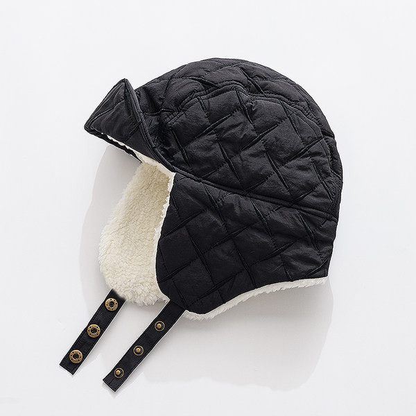 Vīriešu austiņas ar dūnu oderi - baltā un melnā krāsā