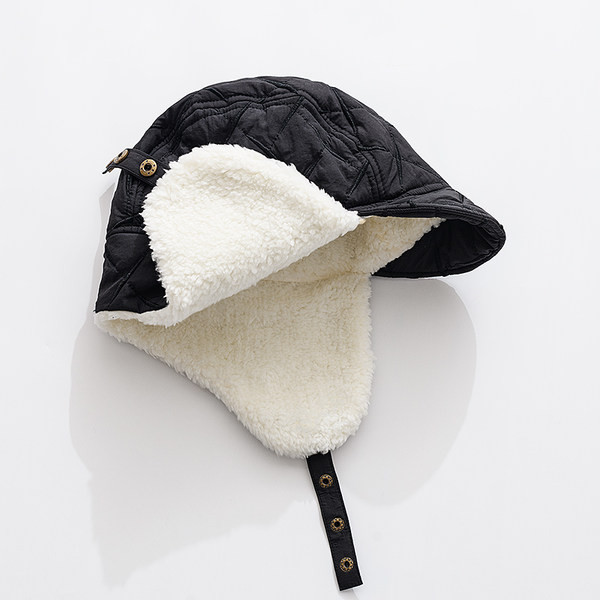 Vīriešu austiņas ar dūnu oderi - baltā un melnā krāsā