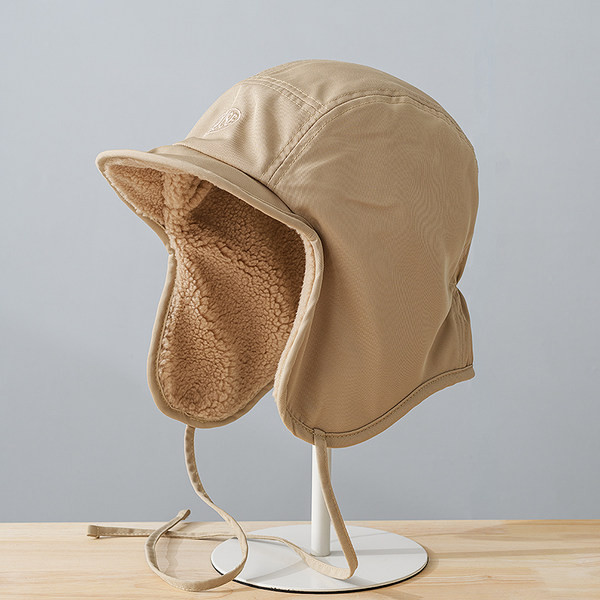 Ziemas vīriešu cepure ar smaili un oderi