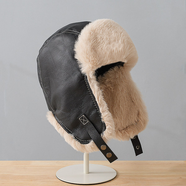 Vyriška žieminė paminkštinta kepurė iš eko odos